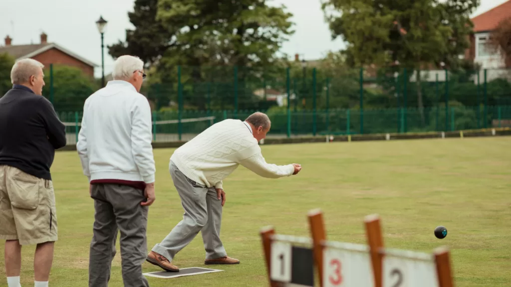 learn to play lawn bowls